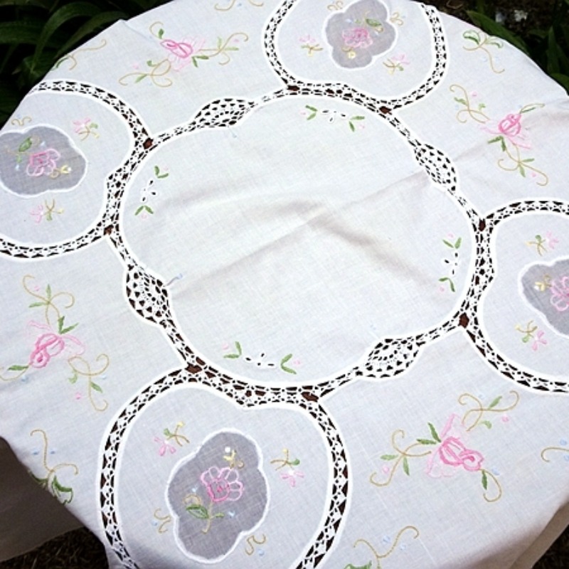 ผ้าปูโต๊ะลายดอกไม้ปักด้วยมือจา - Table Runner บทวิจารณ์และราคา